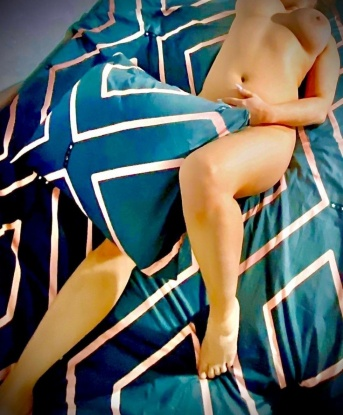 Молодая, страстная и чувственная брюнетка приглашает в гости состоятельного мужчину для незабываемых встреч. Готова исполнить все твои фантазии и желания. Все абсолютно конфиденциально. Звони и приходи! 2256, 27 лет